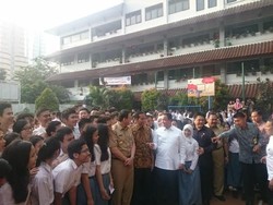 Tinjau UN SMA, Jokowi: Hati-hati, Tidak Usah Grusah-grusuh