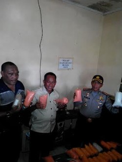 Polisi Bongkar Pabrik Bumbu Oplosan untuk Makanan Kaki Lima di Bekasi