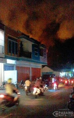 Bengkel Mobil Terbakar di Jl Majapahit Rembang