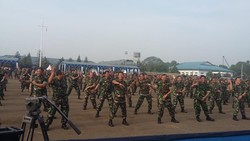 Panglima TNI Goyang Dumang Bersama Ribuan Prajurit TNI