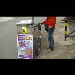 Melacak Sosok Matkiding yang Tenar di YouTube dengan Video Jakarta Street Food