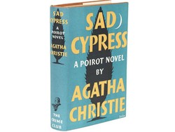 Sampul Novel Sad Cypress Agatha Christie Dinilai yang Terburuk