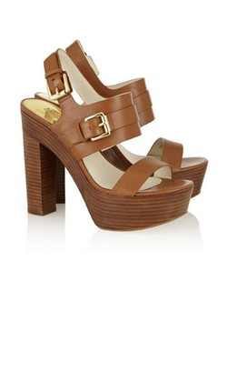 Editors Choice: Pilihan 5 Double Strap Heels untuk Bergaya Kasual