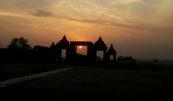 Sunset Istimewa Ala Candi Ratu Boko, Yogyakarta