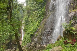 Air Terjun Kembar Cantik di Kaki Gunung Salak, Bogor