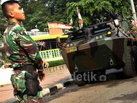 Panser Anoa Disiagakan di Bundaran HI