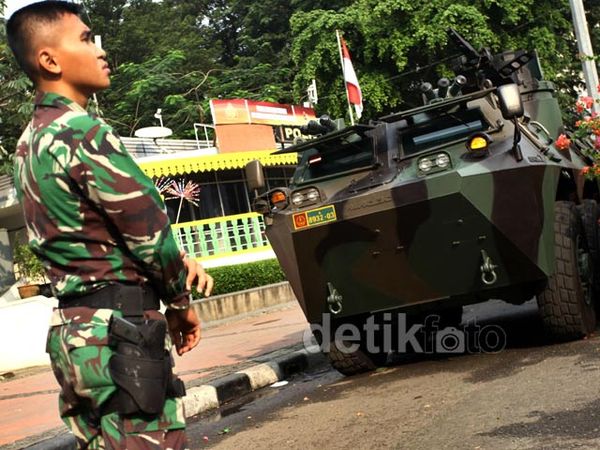 Panser Anoa Disiagakan di Bundaran HI
