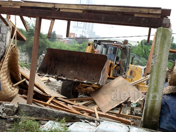 Pembongkaran Bangunan Liar di Depok