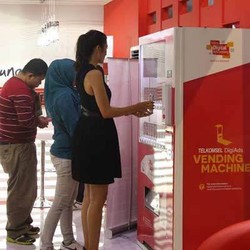 Vending Machine Segarkan Kejenuhan Menggaet Pelanggan