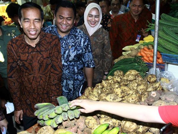 Jokowi Pantau Harga Sembako