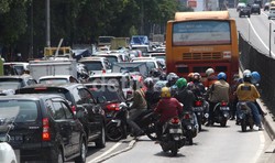 Penjualan Mobil dan Motor Lesu, Permintaan Kredit Bank Turun