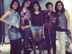 5 Lady Bikers Siap Kenalkan Kecantikan Indonesia