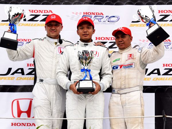 Lomba Balapan Mobil Brio dan Jazz