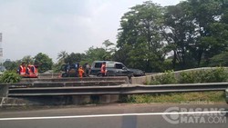 Land Cruiser Kecelakaan di KM 16 Jagorawi Arah Jakarta, Bikin Macet 1 Km