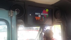 Soal TV Iklan di Mikrolet, Penumpang: Banyakin yang Kayak Gini