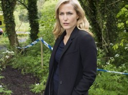 Bintang Serial X-Files Tulis Buku Panduan Revolusioner untuk Wanita