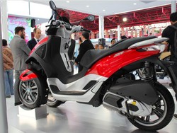 Piaggio Tuntut Peugeot dan Yamaha Soal Hak Paten Motor Roda Tiga