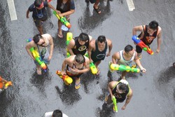 Byur! Asyiknya Basah-basahan di Festival Songkran di Thailand