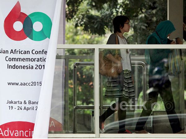 Atribut KAA Hiasi Kawasan Senayan