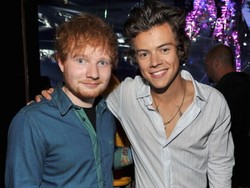 Ed Sheeran: Harry Styles Sebar Foto Bugilnya Sendiri
