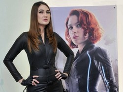 Jadi Black Widow, Luna Maya Panik Kostum Terlalu Ketat