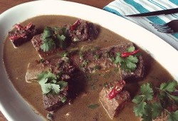 Brongkos Daging yang Manis Gurih Enak Buat Makan Siang