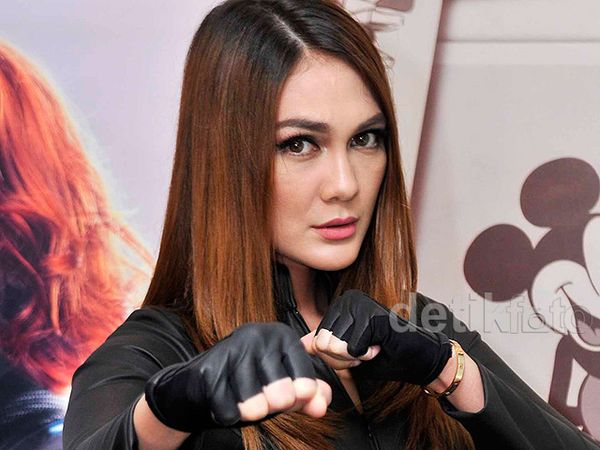 Awas, Ditinju Luna Maya!