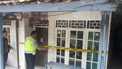 Lantai Mendadak Pancarkan Hawa Panas, Rumah Tedjo Dipasang Garis Polisi