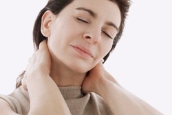 Kunci Agar Tak Nyeri Leher Saat Pakai Gadget: Peregangan dan Ubah Kebiasaan