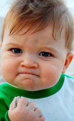 Bayi Lucu yang Populer di Internet Ini Kini Sudah Besar dan Minta Bantuan