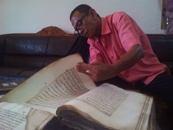 Kisah Cek Midi, Kolektor Ratusan Manuskrip Kuno dari Bumi Serambi Mekkah