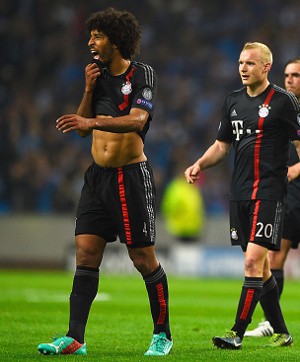 Beckenbauer Sebut Dante seperti Main Pakai Sepatu Ski