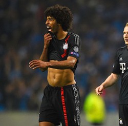 Beckenbauer Sebut Dante seperti Main Pakai Sepatu Ski