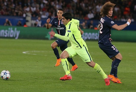 Dua Kali Digocek Luis Suarez, David Luiz Dinilai Tampil seperti Bocah 8 Tahun