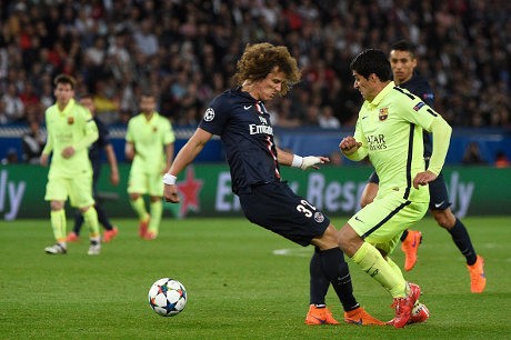 Suarez vs David Luiz: 2 Nutmeg, 2 Gol