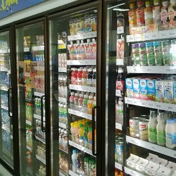 Bir Menghilang, Tak Ramai Lagi Remaja Nongkrong di Minimarket