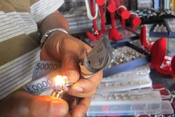 Begini Cara Mengetes Keaslian Mutiara Lombok