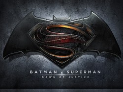 Pamer Kostum di Potongan Trailer Batman v Superman: Dawn of Justice