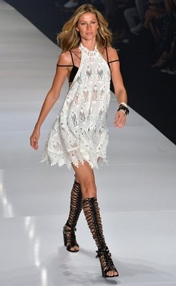 Foto: Resmi Pensiun, Ini Langkah Terakhir Gisele Bundchen Sebagai Model