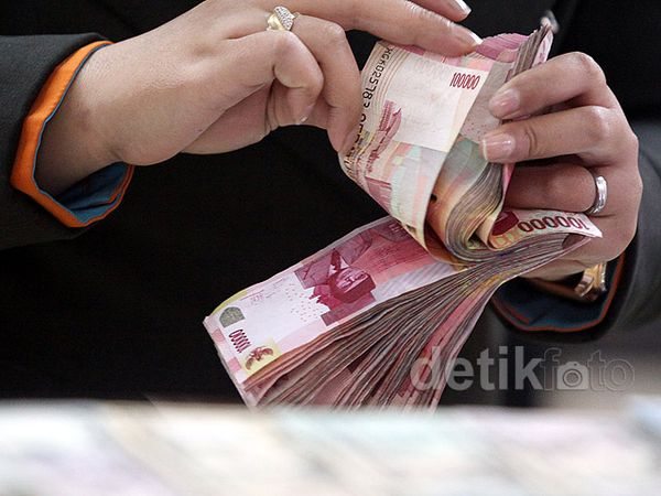 Rupiah Perkasa, Dolar Jauhi Rp 13.000