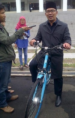 Pantau Kesiapan KAA, Ridwan Kamil Minta Toko di Pasar Baru Dicat Ulang