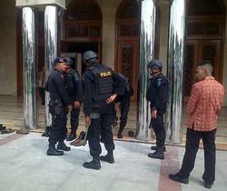 Ridwan Kamil Pantau Kesiapan Gladi Bersih, Gegana Sisir Masjid Agung