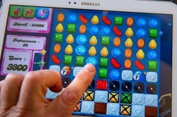 Kecanduan Candy Crush, Pria Ini Main Sampai Urat Jempolnya Putus