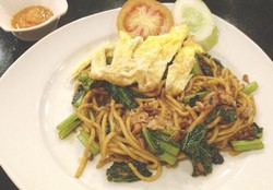 Maimo: Menyantap Mie Goreng Cakalang dan Pisang Sambal Roa Khas Manado