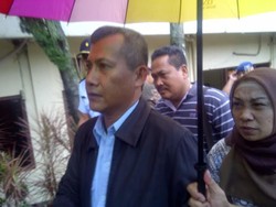 Datangi Polres Depok, Ayah Akseyna Tak Yakin Surat Wasiat Ditulis Anaknya