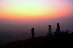 Menyambut Pagi di Gunung Putri Lembang