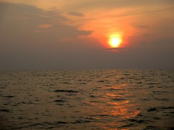 Senja Menawan di Selat Malaka