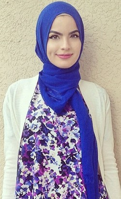 Tutorial Hijab dengan Scarf Jersey ala Hijabers Palestina, Omaya Zein