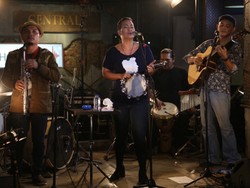 Mellow Buka Penampilan Bonita and the Hus BAND di Friday Hot Music Malam Ini