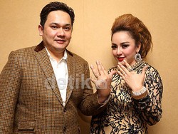 Sebut Regina Istri Gila, Farhat Juga Belum Sembuh dari Gila
